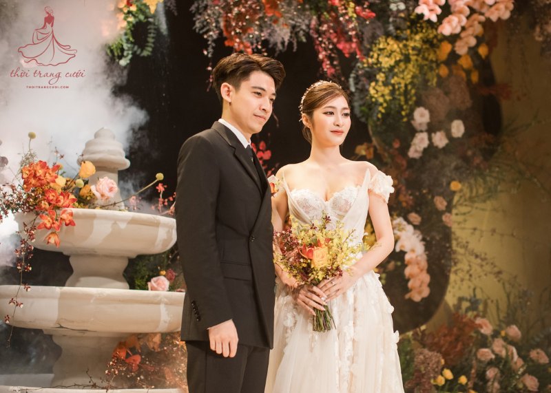 Váy cưới không chỉ đẹp ở phom dáng, mà còn ở từng lớp voan, đường kim, chất liệu được chăm chút bằng đôi tay tinh xảo.