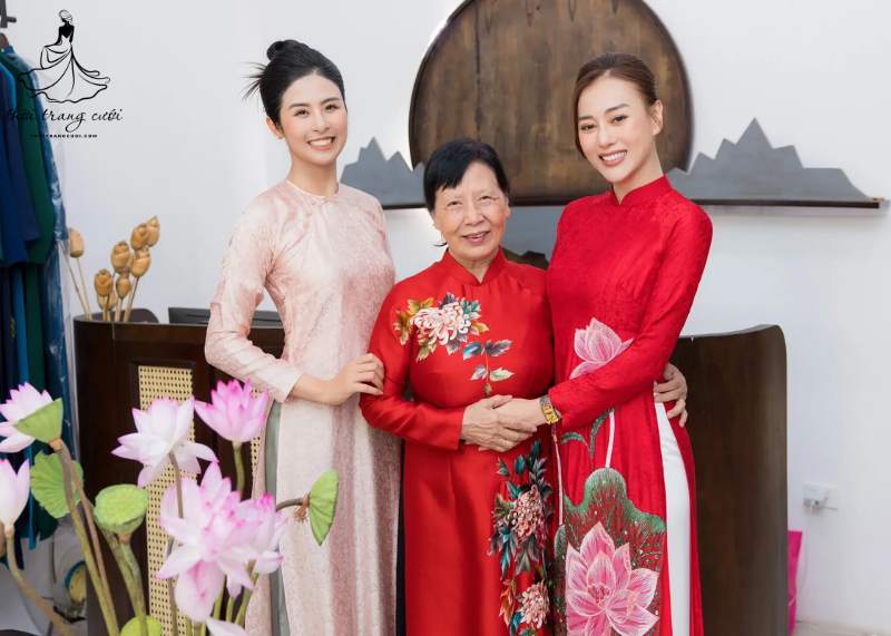 Đậm chất truyền thống với hoa thêu chìm nổi bật