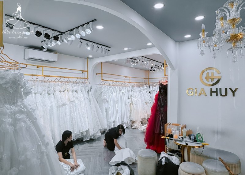 Tiệm áo cưới Gia Huy với đa dạng các mẫu váy mới với mức giá thuê hợp lý