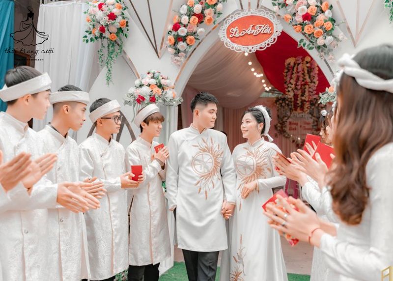 Trang phục cho cô dâu và người nhà