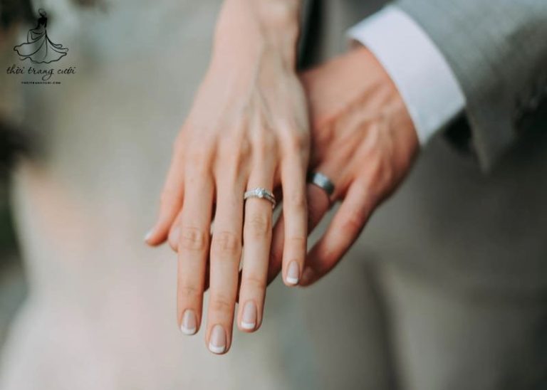 Giải đáp chi tiết: Có nên đeo nhẫn cưới trước khi cưới không? 