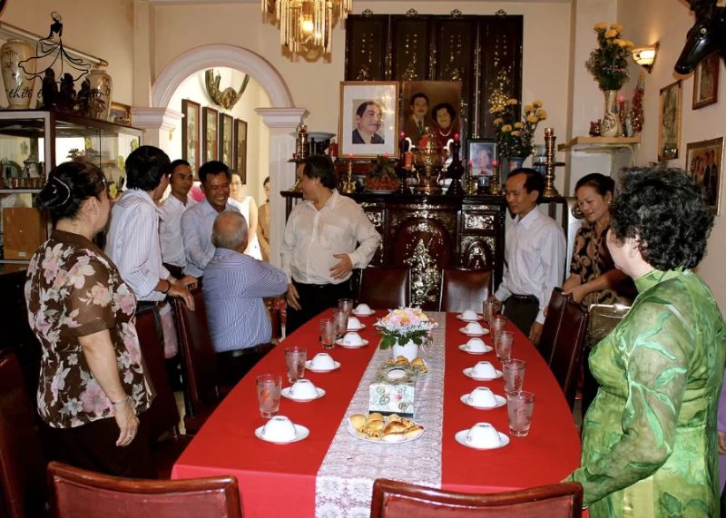 Tổ chức cuộc họp gia đình hai bên để thống nhất mọi việc