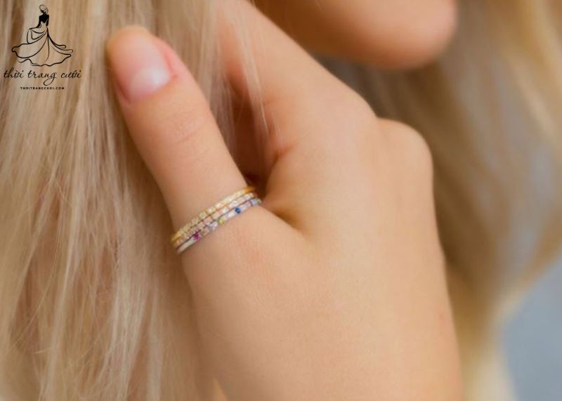 Đeo 2 chiếc nhẫn trên 1 ngón tay cái