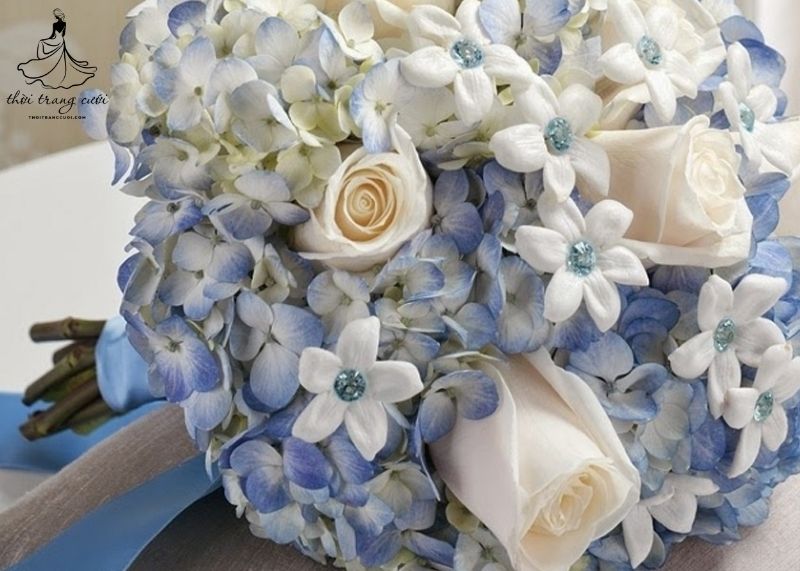 Cẩm tú cầu xanh pastel thanh lịch trong phong cách cưới châu Âu