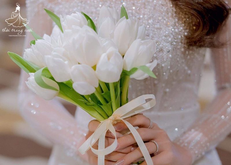 Hoa sáp cưới cầm tay tone trắng