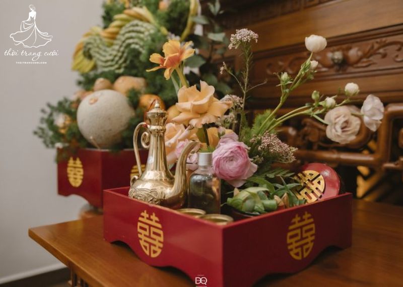 Tiến hành nghi lễ, khay trầu rượu đám hỏi ai bưng?