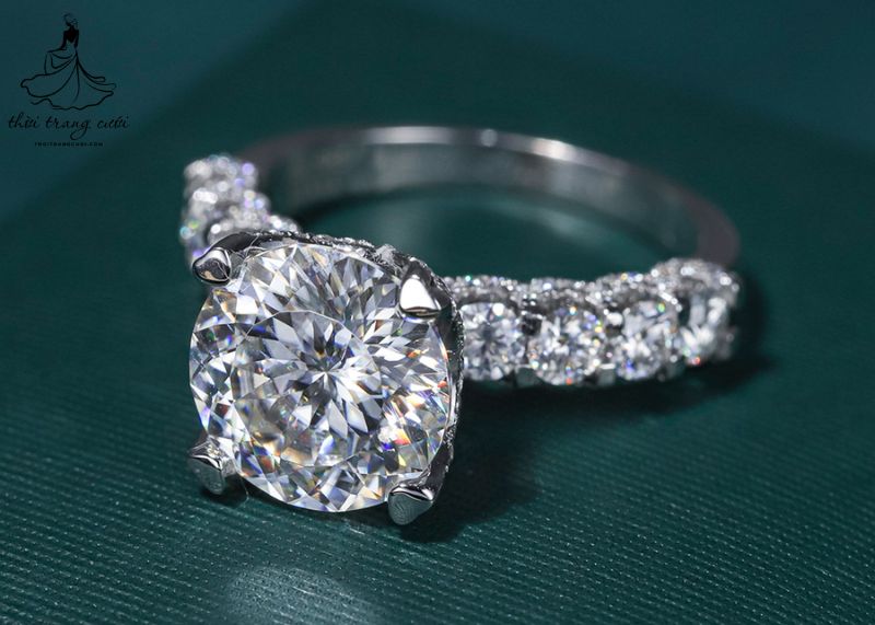 Nhẫn kim cương giác cắt fancy