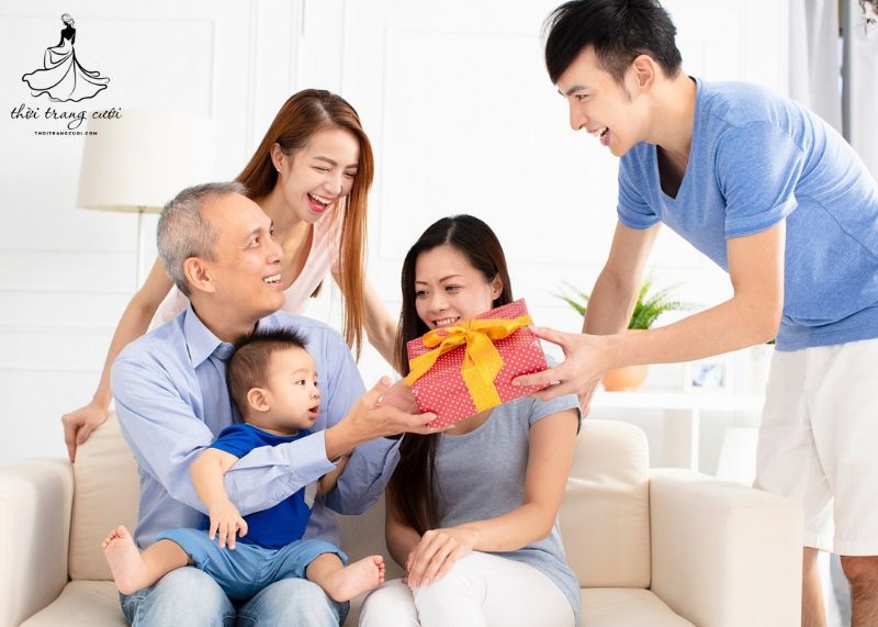 Cả hai vợ chồng nên cùng về