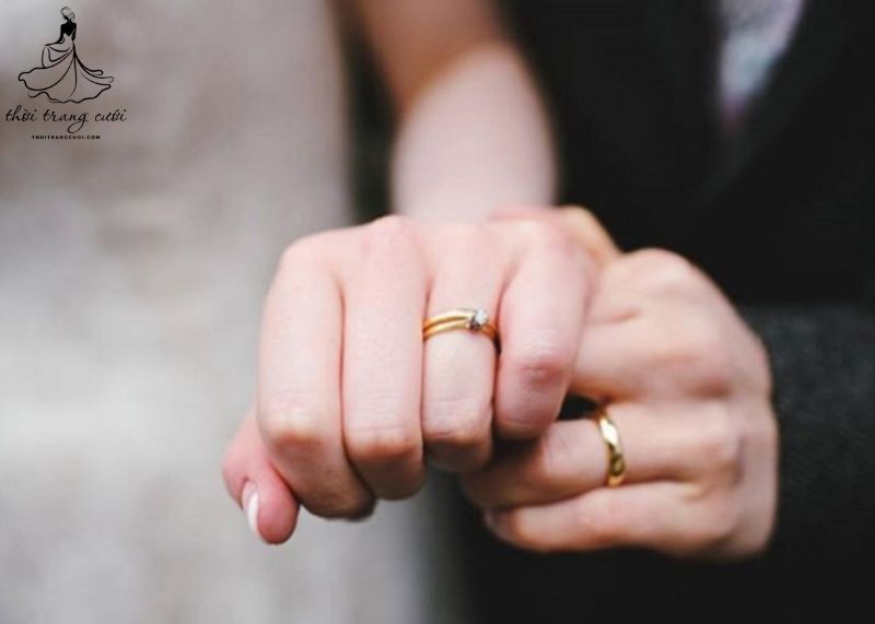 Mất nhẫn cưới có sao không? Khám phá lý do phổ biến và cảm giác tiếc nuối khi nhẫn thất lạc