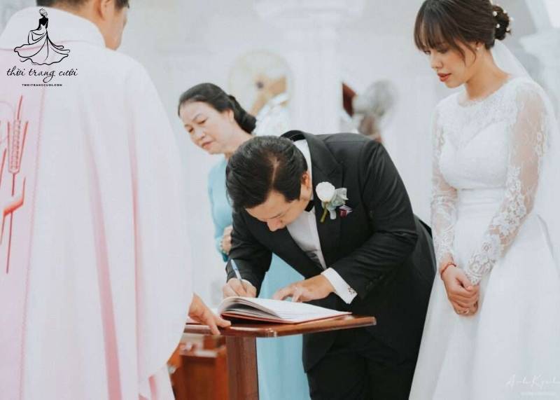 Ký vào Sổ Hôn phối là bước cuối cùng xác nhận tình yêu và cam kết