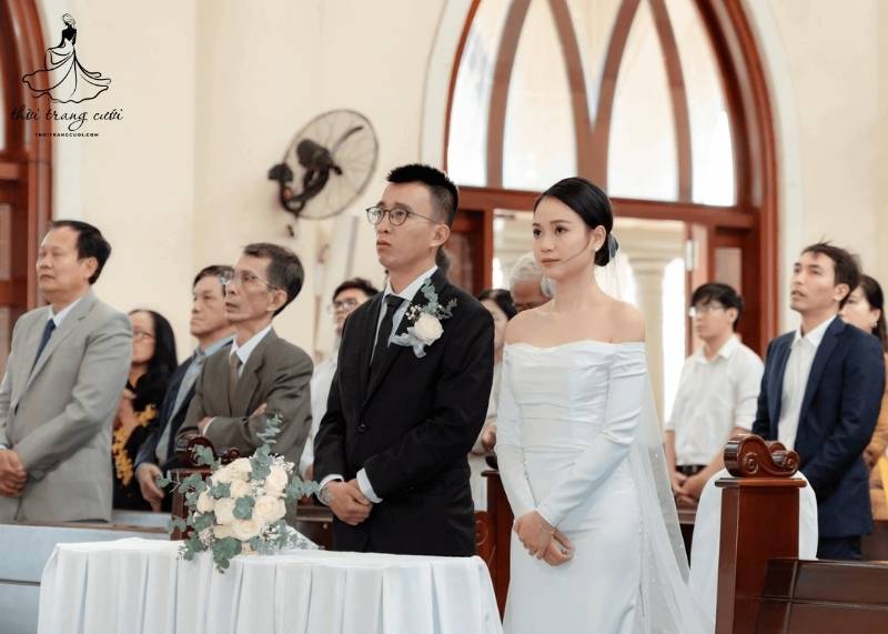 Bước vào đời sống hôn nhân dưới sự chứng giám của Chúa – Ảnh lễ cưới trong nhà thờ
