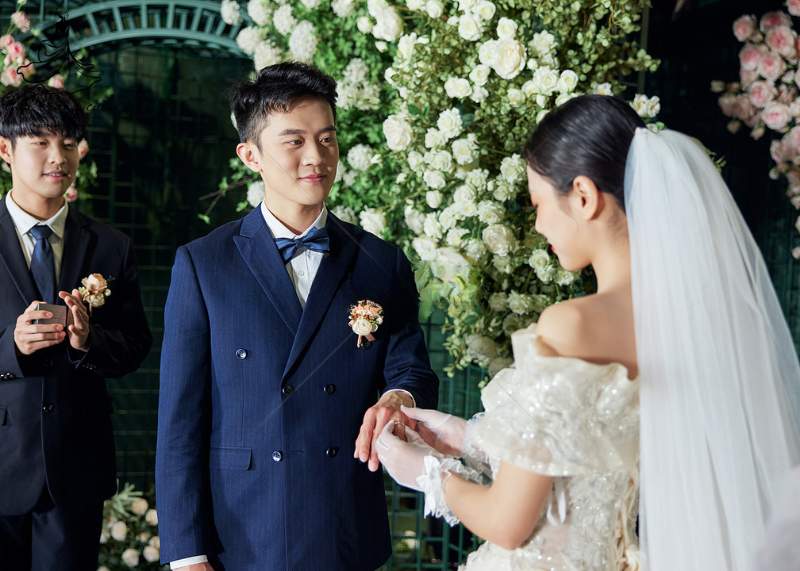 Ánh mắt giao nhau, nhẫn cưới thay lời thề nguyện