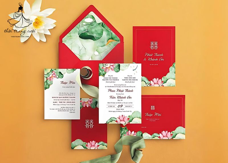 Thiệp cưới hình hoa sen mang biểu tượng tình yêu thuần khiết và viên mãn