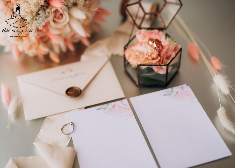 Thiệp mời báo hỷ: Nội dung, cách gửi và mẫu đẹp bạn nên tham khảo