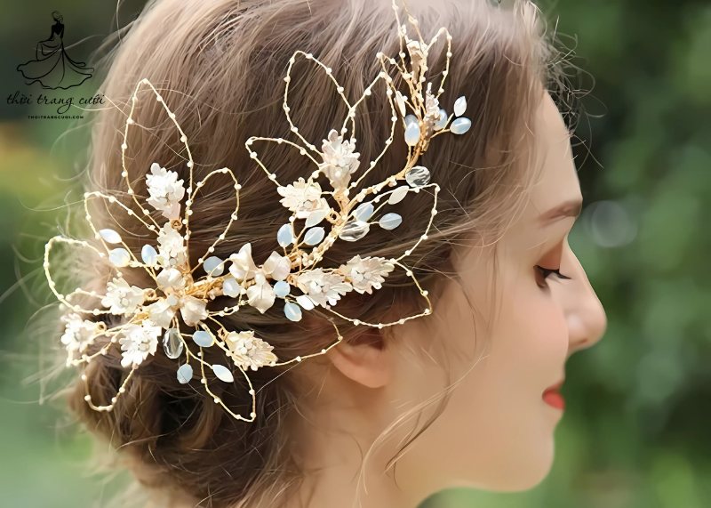 Chất liệu màu sắc trâm cài tóc hài hòa phong cách