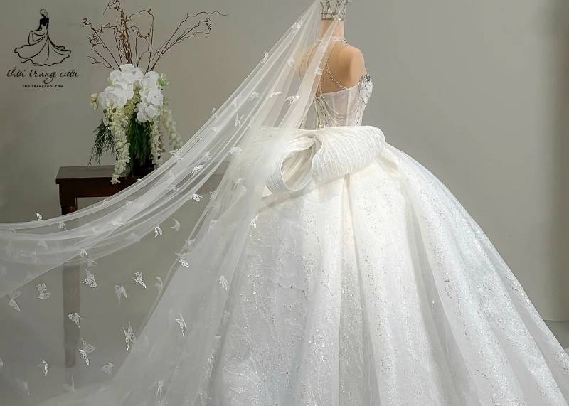 Bồng bềnh, lộng lẫy và quyến rũ, mang đến cho cô dâu vẻ đẹp hoàn hảo