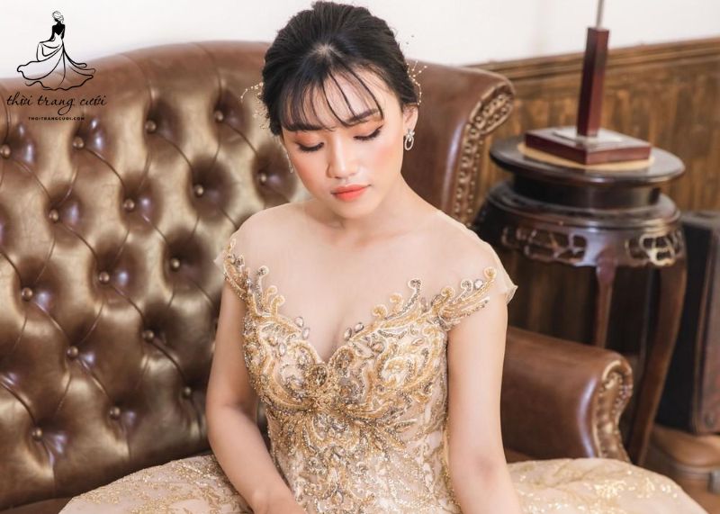 Váy cưới màu vàng đồng sang trọng