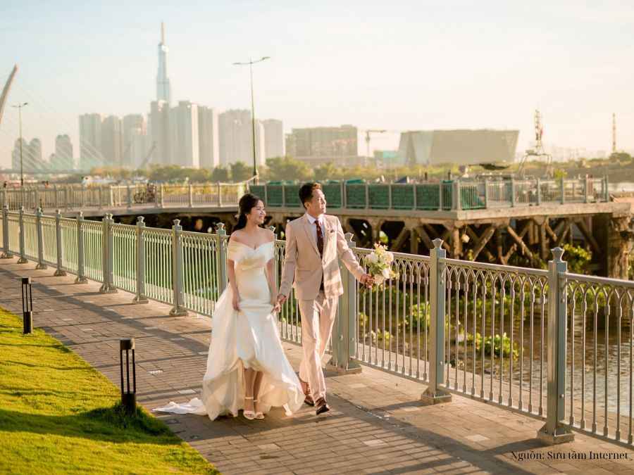 Chụp ảnh cưới ngoại cảnh Sài Gòn tại bến Bạch Đằng