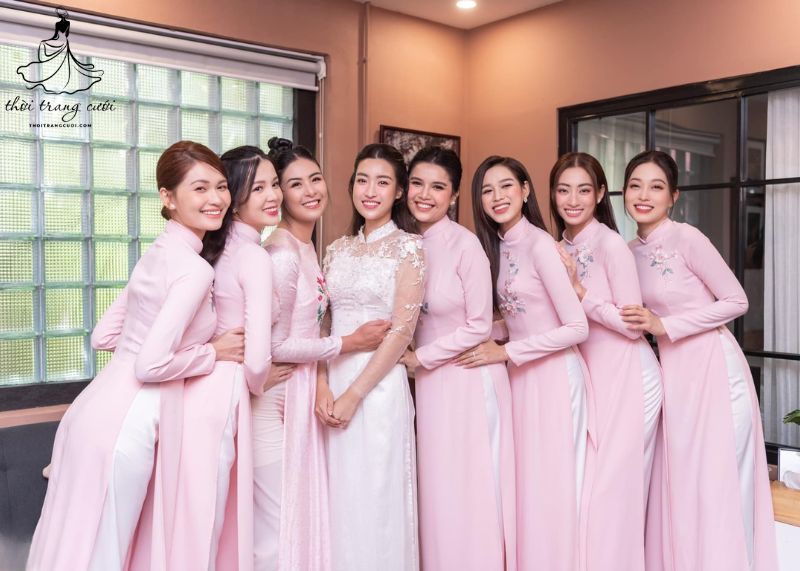 Trang phục cô dâu cần có sự đồng bộ và hài hòa
