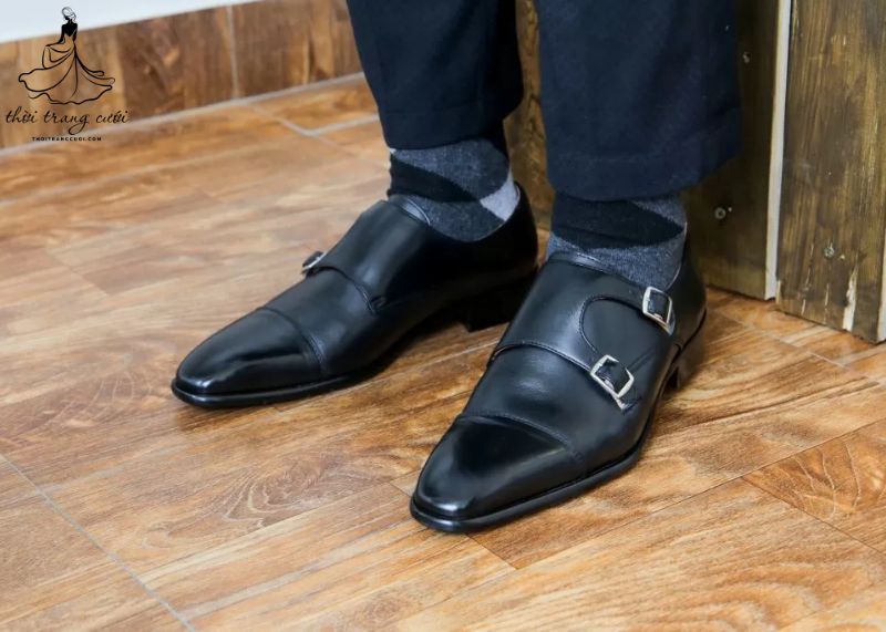 Giày Monkstrap – Độc đáo với khóa cài