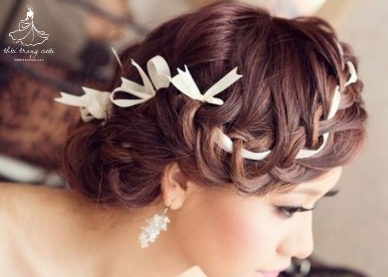 Kiểu tóc tết mái – Kiểu tóc cho cô dâu tóc ngắn nhẹ nhàng