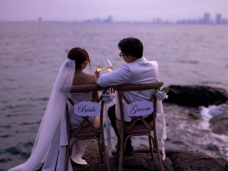 Chụp ảnh cưới ở biển Đà Nẵng - bờ cát dài, nước trong xanh
