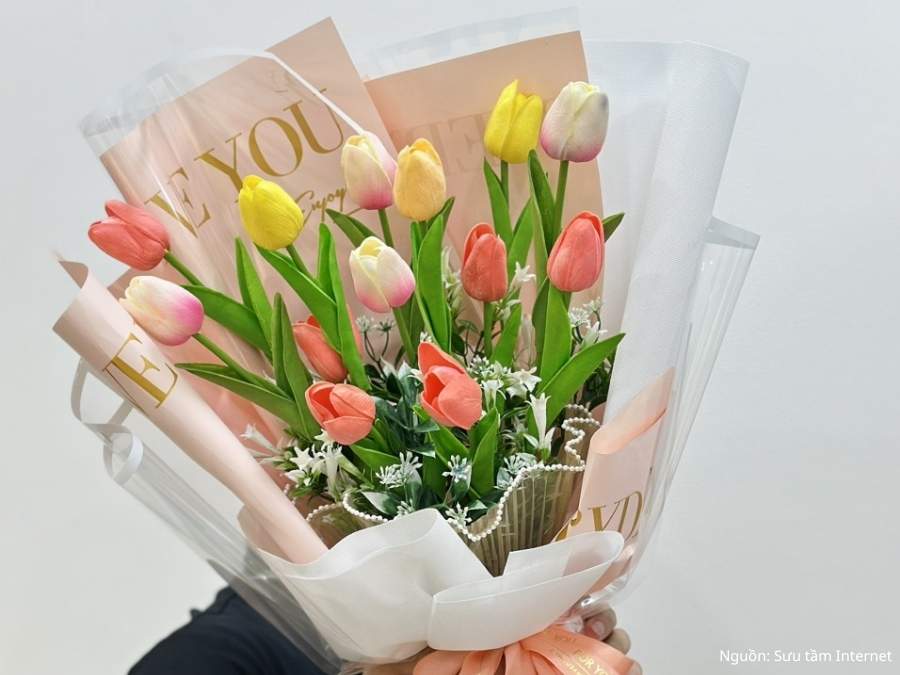 Mẫu hoa cưới tulip đa sắc phong cách trẻ trung
