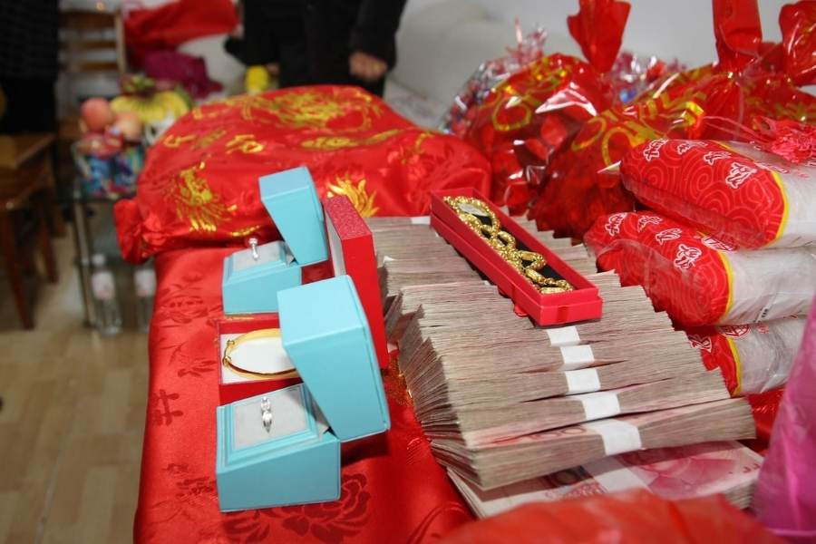  Pháp luật - Không cấm thách cưới, nhưng không khuyến khích lạm dụng
